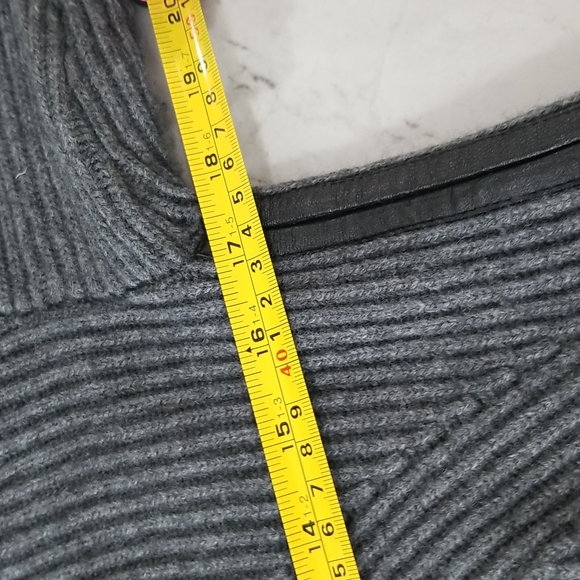 Milly of New York  Gray longsleeved turtleneck sweater size Petite - Picture 12 of 15